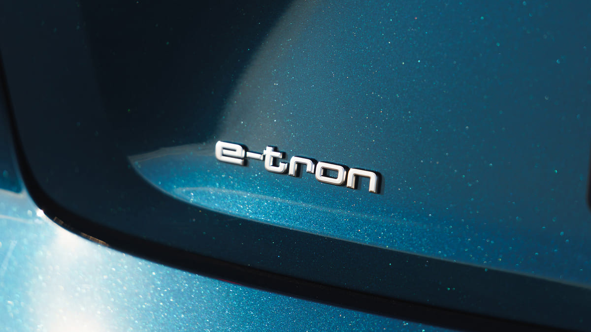 O Audi A1 e o Q2 terão um único substituto: o Q2 E-Tron nasceu? 3 8137 AudiUK00021778AUSTRON55QUATTRO
