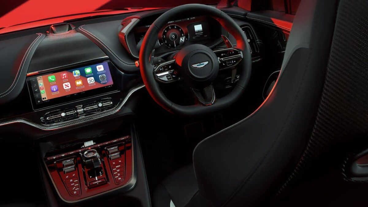 Aston Martin DBX S: o SUV mais brutal para Master Highway 5 Aston Martin DBX S Tablero