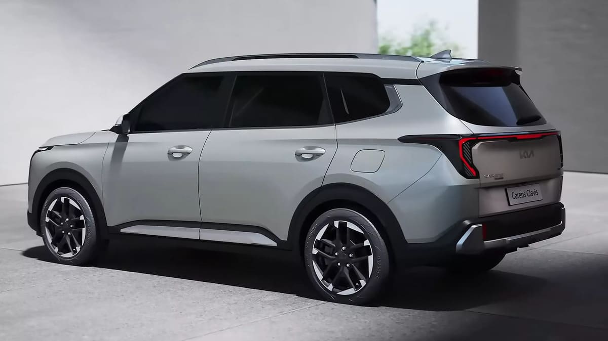 Kia Carens Clavis: Parece um crossover elétrico, mas não é! 2 Kia lateral Kia