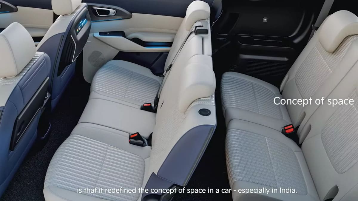 Kia Carens Clavis: Parece um crossover elétrico, mas não é! 7 Kia Carens Clavis 3 fileiras de assentos