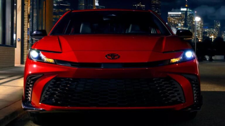 Toyota Camry Nightshade Edition 2026: estilo e tecnologia híbridos