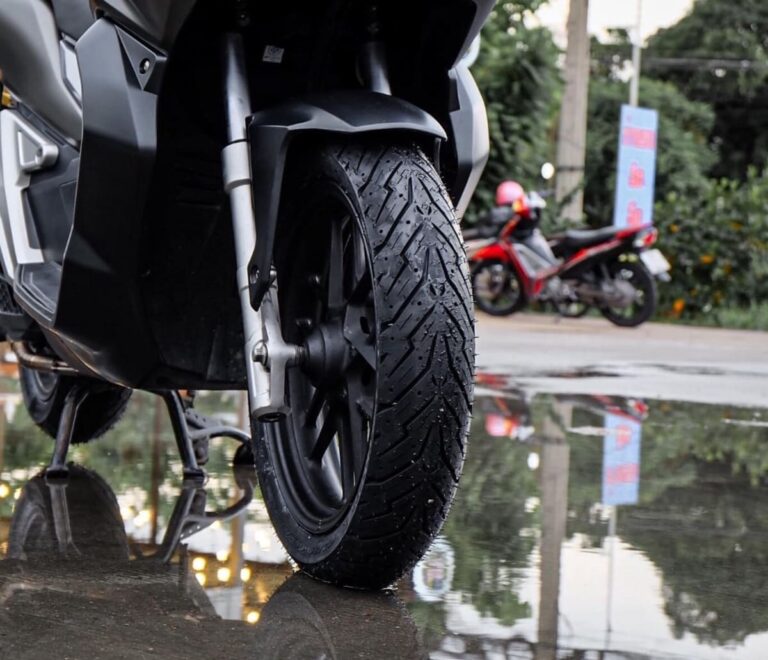 Pirelli lança pneus para scooters: tecnologia, aderência e segurança na cidade